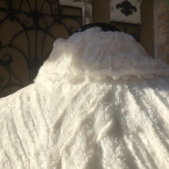 Nina Leonard NWT Size M Ivory Faux Fur Jacket - Picture 3 of 7